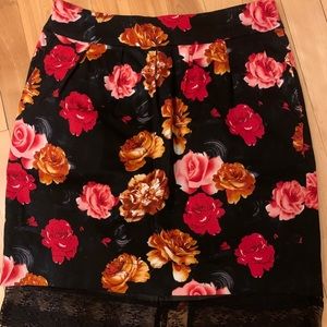 Mini skirt, with pockets and dantelle stripe